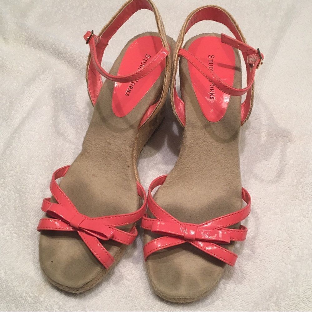 Studio Works size 10 peach orange wedges macrame detailing